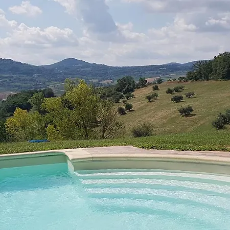 Agriturismo Colle Di Mezzo Farm stay *