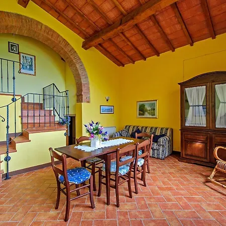 Agriturismo Colle Di Mezzo Farm stay *