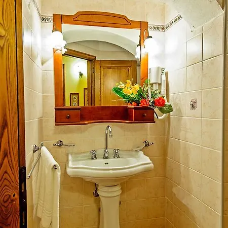 Farm stay Agriturismo Colle Di Mezzo *